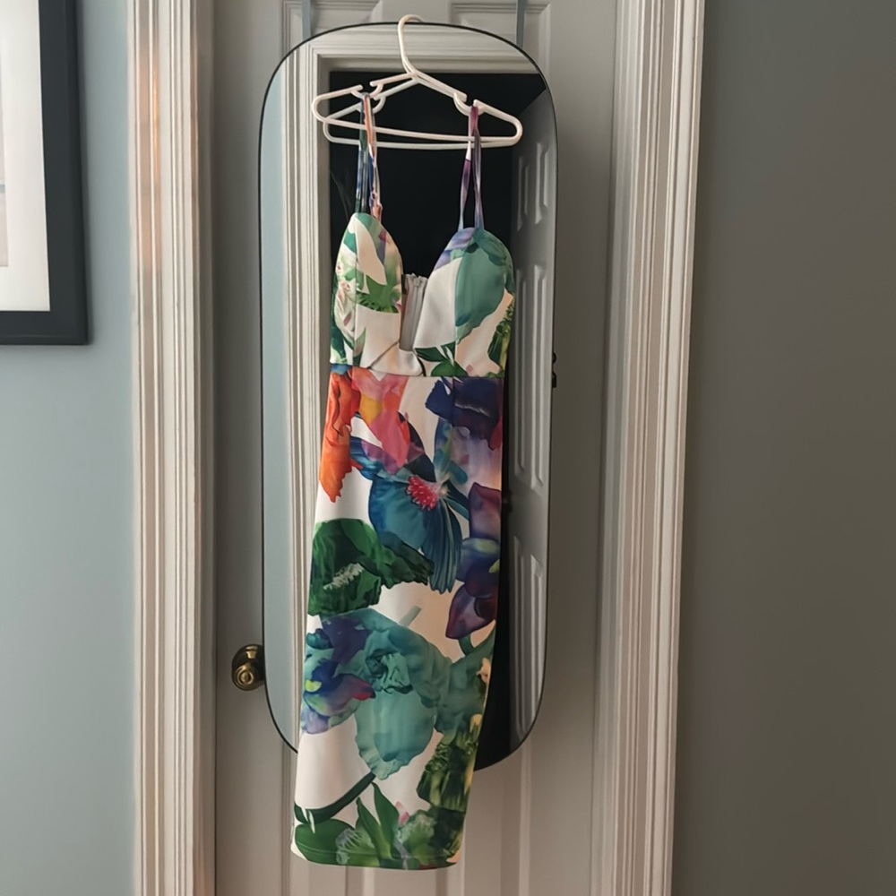 L’ATISTE Small Low V Neck Tropical Dress